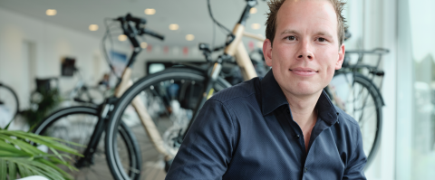 Stella-oprichter Daan van Renselaar stapt (bijna) nooit van de pedalen