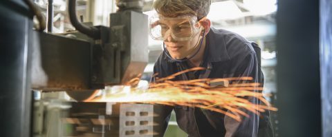 Productie hapert in steeds meer bedrijven – Lonen gaan weer ‘bijna ouderwets’ omhoog