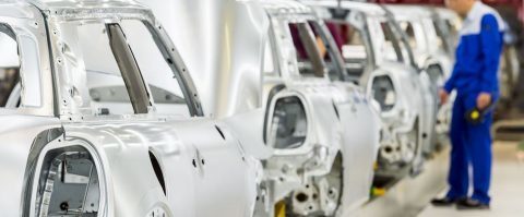 Autofabrieken wereldwijd opnieuw stilgelegd – Leegloop bij ruimtebedrijf Jeff Bezos