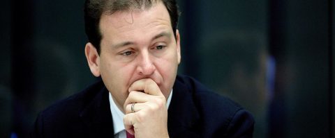 PvdA ruziet over positie leider Asscher – Jongeren de klos door coronacrisis