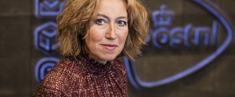 Vasthoudendheid van Herna Verhagen (ceo PostNL) wordt eindelijk beloond
