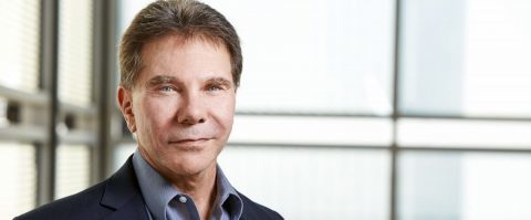 Robert Cialdini: ‘Leiders die ons verkeerd informeren moeten we aan de schandpaal nagelen’