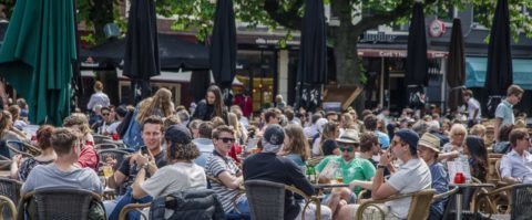 Nederland gaat vanaf vrijdag weer open – IMF: groeiprognose economie 6 procent